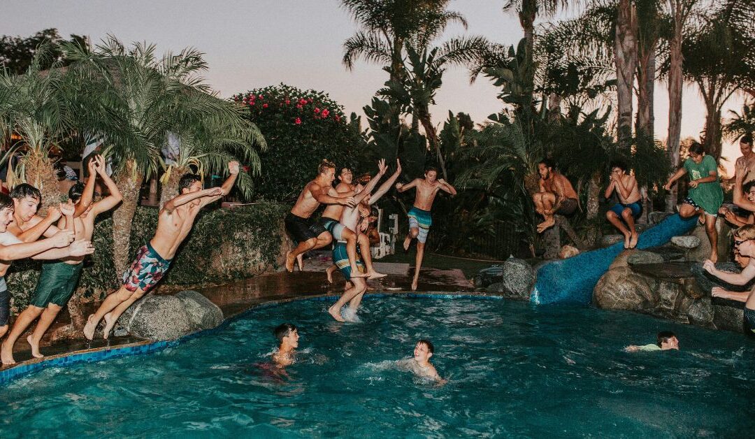 9 consejos para organizar un cumpleaños infantil en la piscina