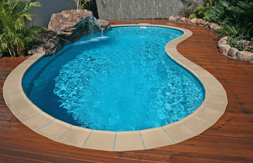 Piscina en forma de riñón